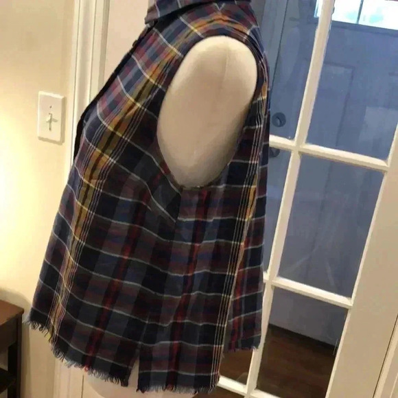 Madewell sleeveless button down plaid shirt with frayed hem.  Size S - Picture 6 of 9